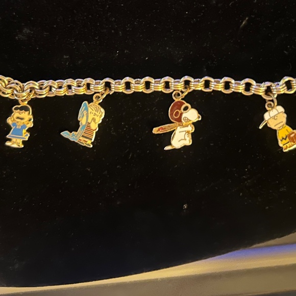 Vintage Peanuts Charm Bracelet including 5 character charms-Great Gift Idea! - Picture 1 of 11